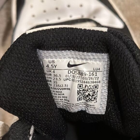 Court Borough Mid 2 GS 'White Black University Red' youth size 5.5 women’s 6 GUc - Picture 10 of 10